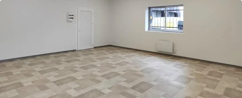 Salle de réunion dans un bureau rénové